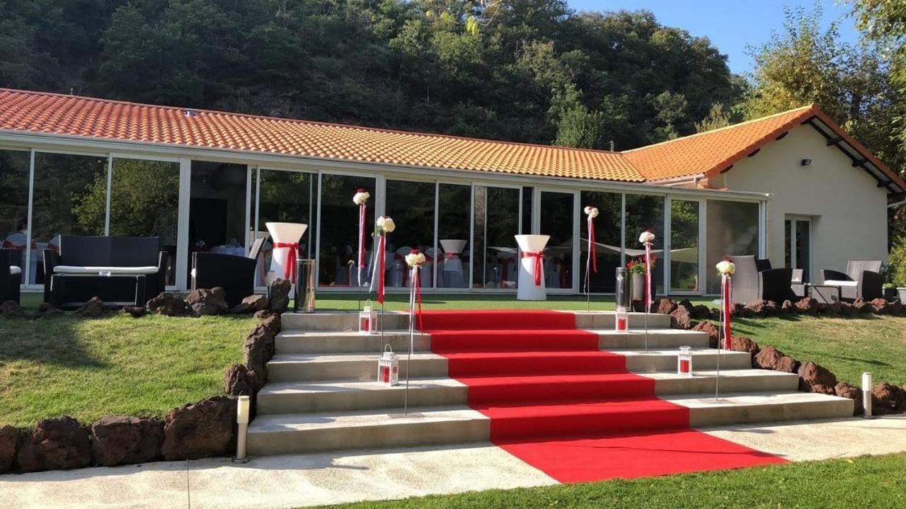 Domaine De La Palle Pontgibaud Εξωτερικό φωτογραφία